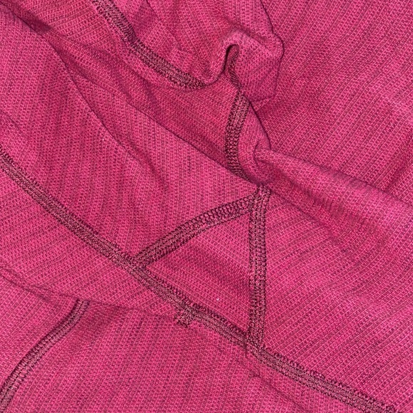 🌷Adorable maroon Lululemon reversible leggings! - Picture 10 of 10